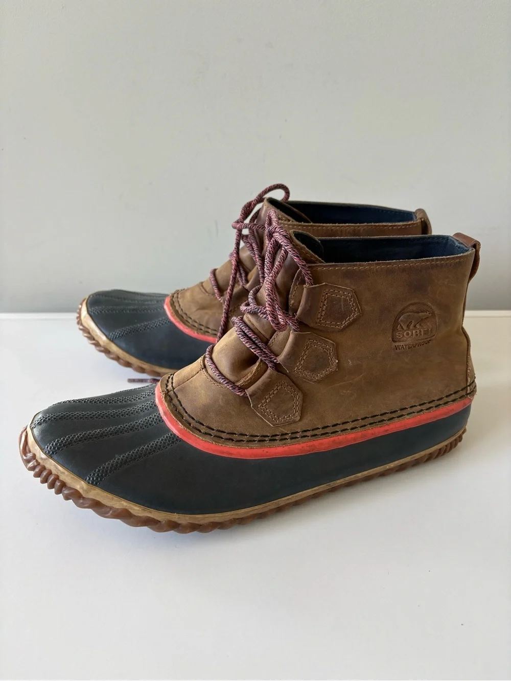 Sorel Out N’ About Leather Duck Boots Size 11